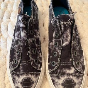 WOMENS BLOWFISH TYEDYE SLIPONS